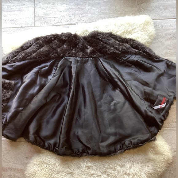 Vintage 1980’s Black Vegan Mink Wrap/Cape H1 - Picture 10 of 16